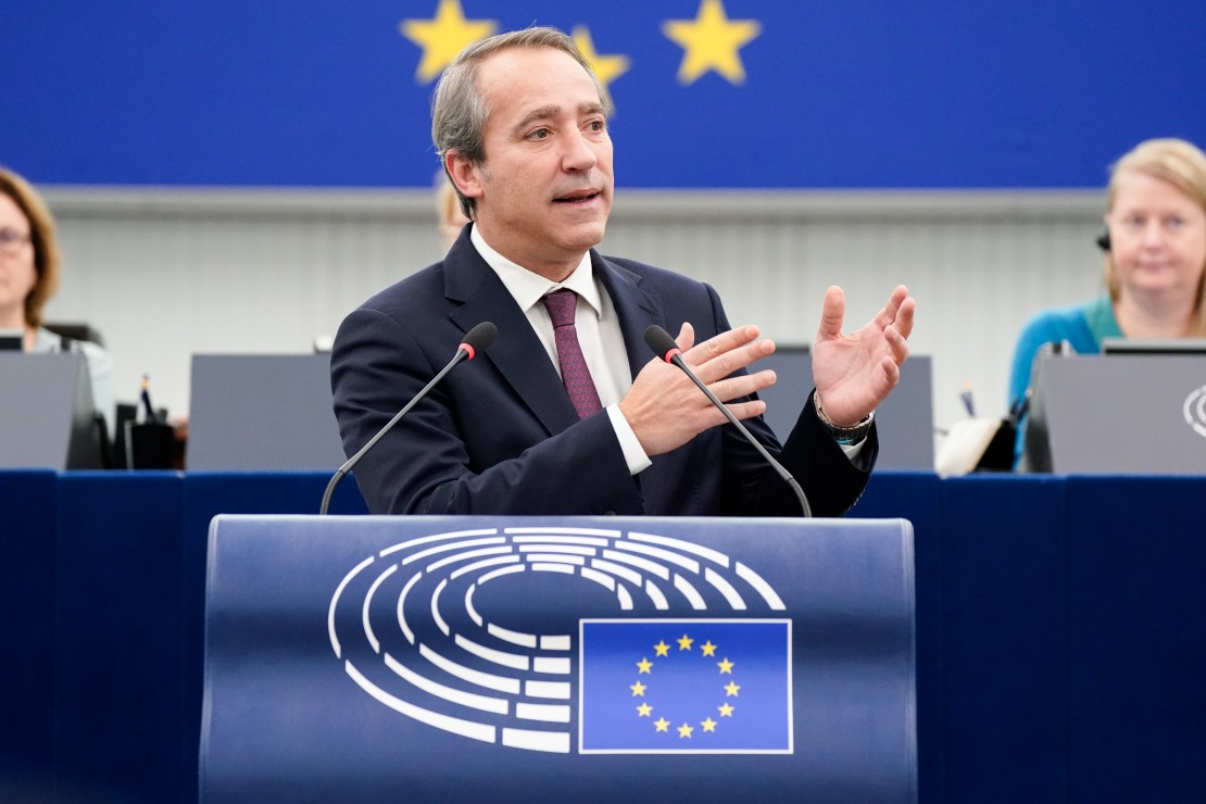 Eurodeputado Sérgio Humberto durante a sua intervenção na sessão plenária em Estrasburgo sobre a eficácia dos fundos sociais